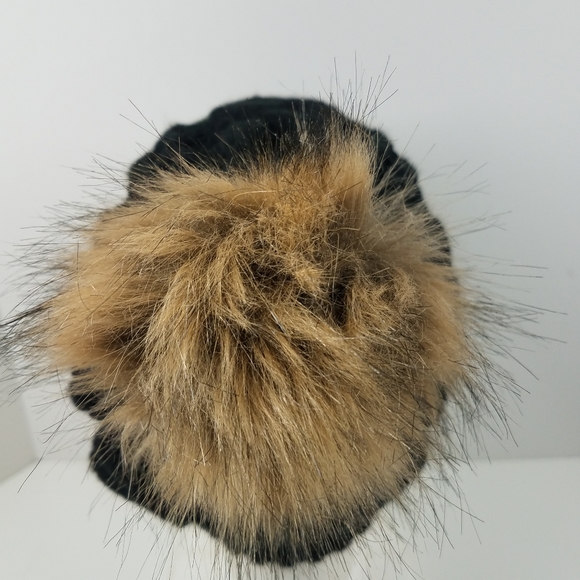 Thick Black Cable Knit Hat and Infinity Scarf - Picture 11 of 14